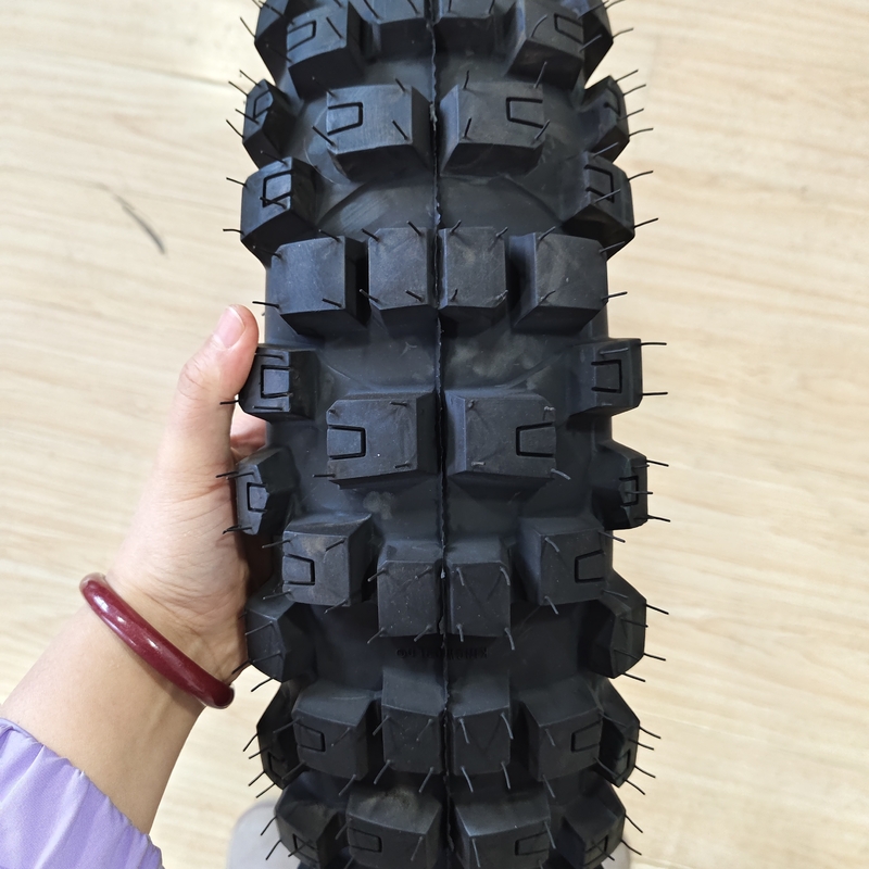 14080-18 1408018 140/80-18 Pneus en caoutchouc noir Pneus de moto pour roues de moto