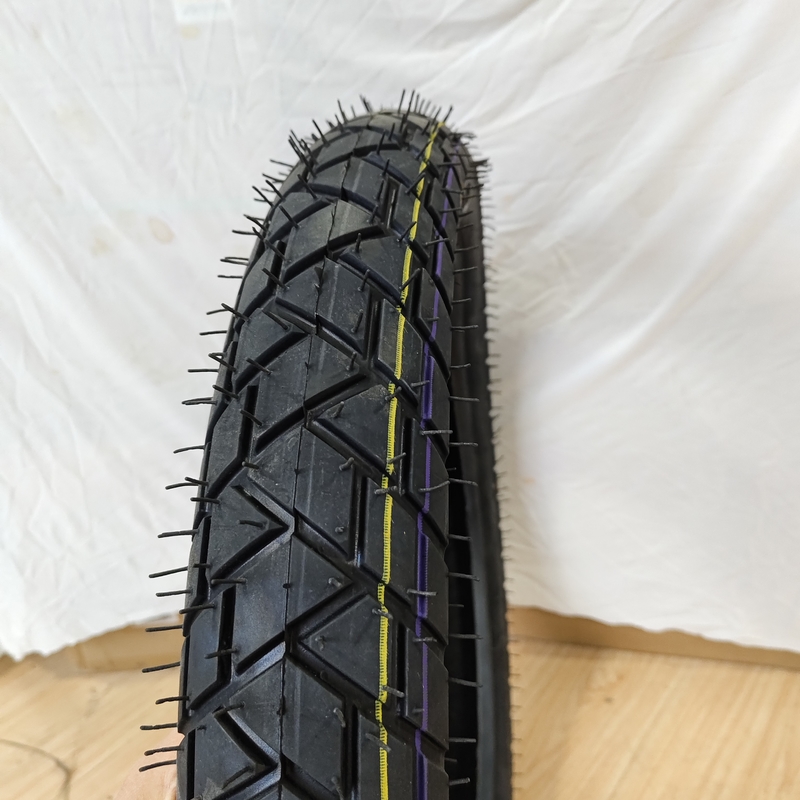 Matériau de nylon 90/90-18 de caoutchouc naturel d'acier de motocyclettes pour le chargement du port de Qingdao