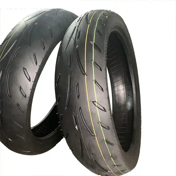 Contenu en caoutchouc élevé dans les pneus et les tubes de moto 30%-45% OEM acceptable 120/70-17