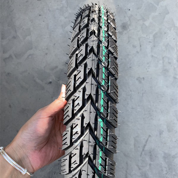 35% à 55% de teneur en caoutchouc du boîtier de pneu pour moto Sapphire 2.75-18 Excellente performance