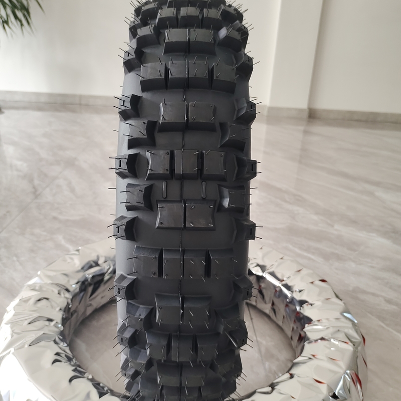 Type de tube TT/TL 140/80-18 6/8 PR Pneus de motocyclette super-doux et moyennement-doux pour la Russie