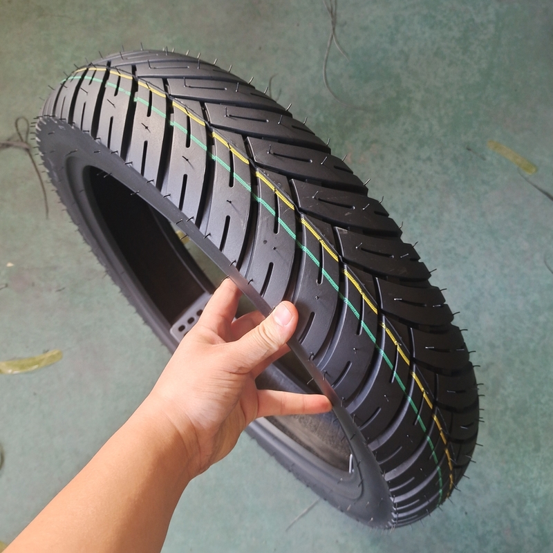 Pneus 110/80-17 pour motocyclette en super caoutchouc avec port de chargement et boîtier de pneus de Qingdao