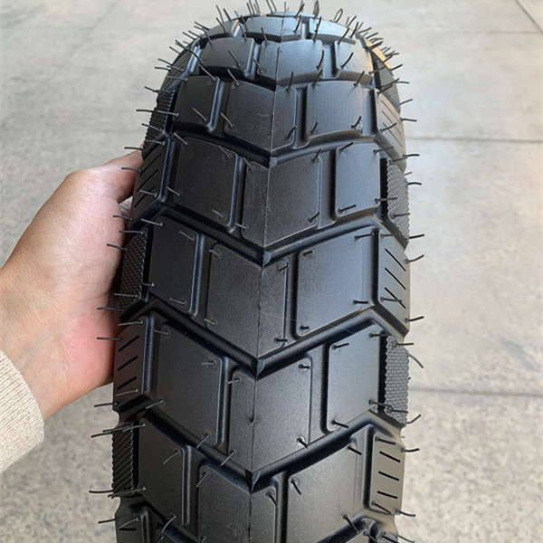 Délai de livraison Dans les 25 jours Pneus rapides Motocycle Pneus sans tube Motocycles Tailles 120/90-10