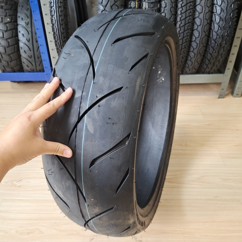 Pneus de motocyclette 180/55-17 190/55-17 pour le port de chargement de Qingdao