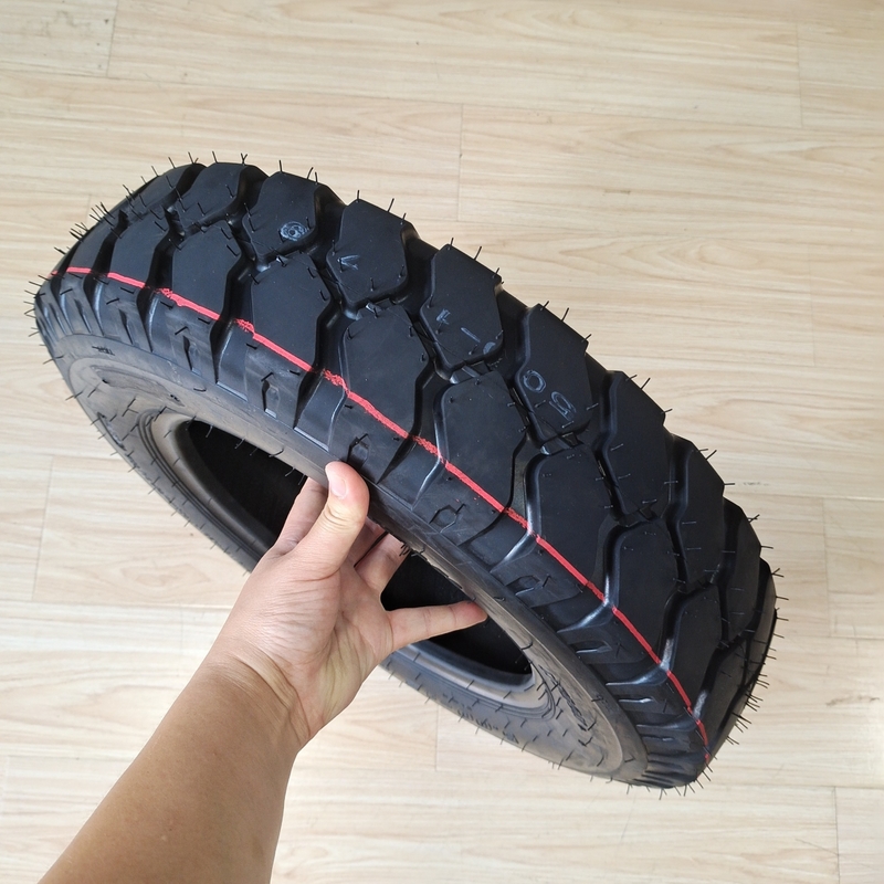 Type de tube/ pneus de moto sans tube 5.00-12 avec 35%-55% de teneur en caoutchouc et abordable