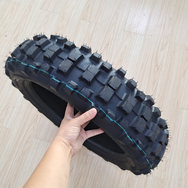 Pneus pour motocyclette tout-terrain 140/80-18 avec conception noire et classification 6PR/8PR