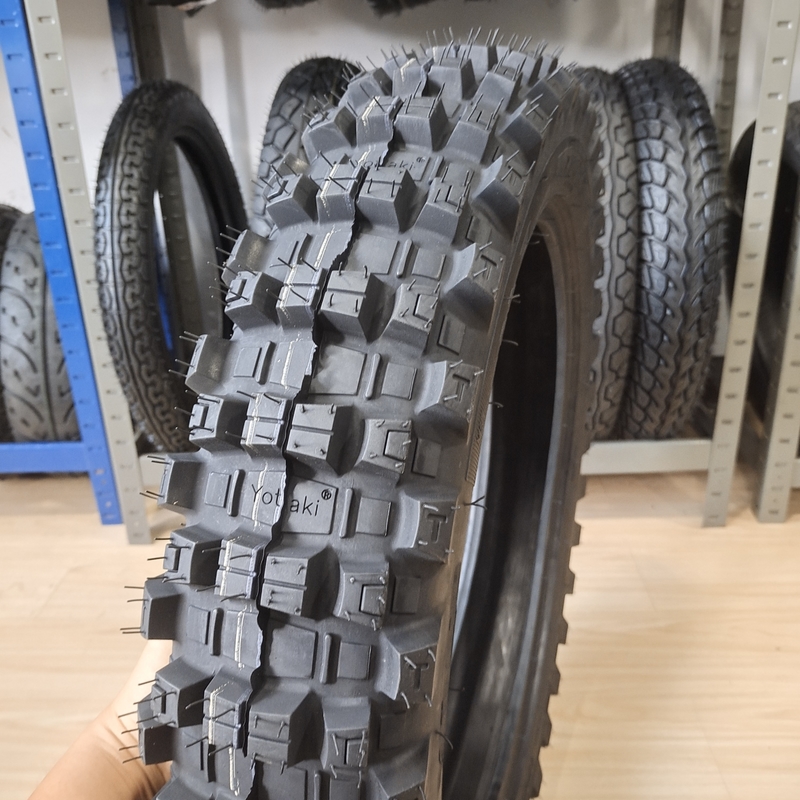 Pneus en caoutchouc naturel en acier en nylon 140/80/18 140/80-18 Pneus de moto 140x80x18