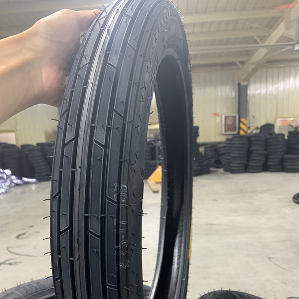 Résistance à la traction 10.5 Pneus de moto 2.75-17 Le choix ultime pour les coureurs partout