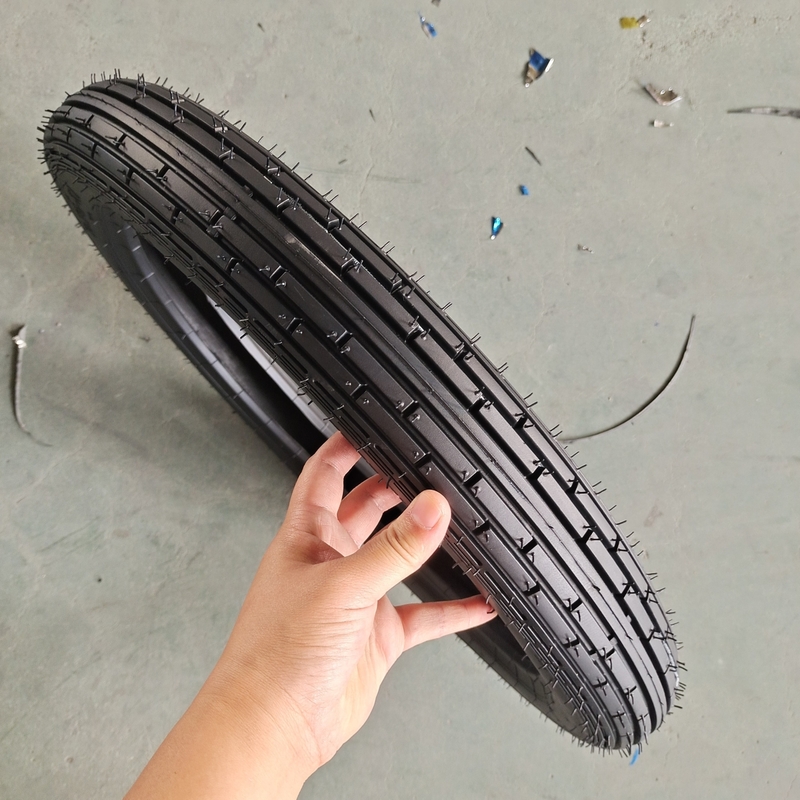 Pneus sans tuyau 2.75-17 Pneus de moto avec boîtier de pneus et port de chargement Qingdao prêt