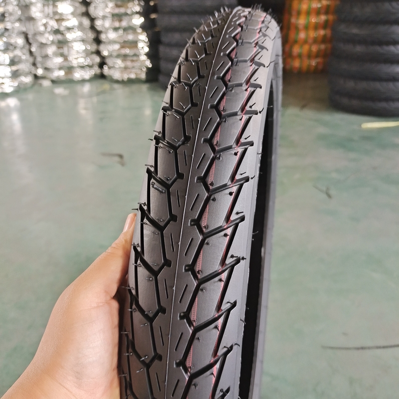 70/100-17 Tube intérieur en caoutchouc butyle dans boîtier de pneu noir pour moto professionnel