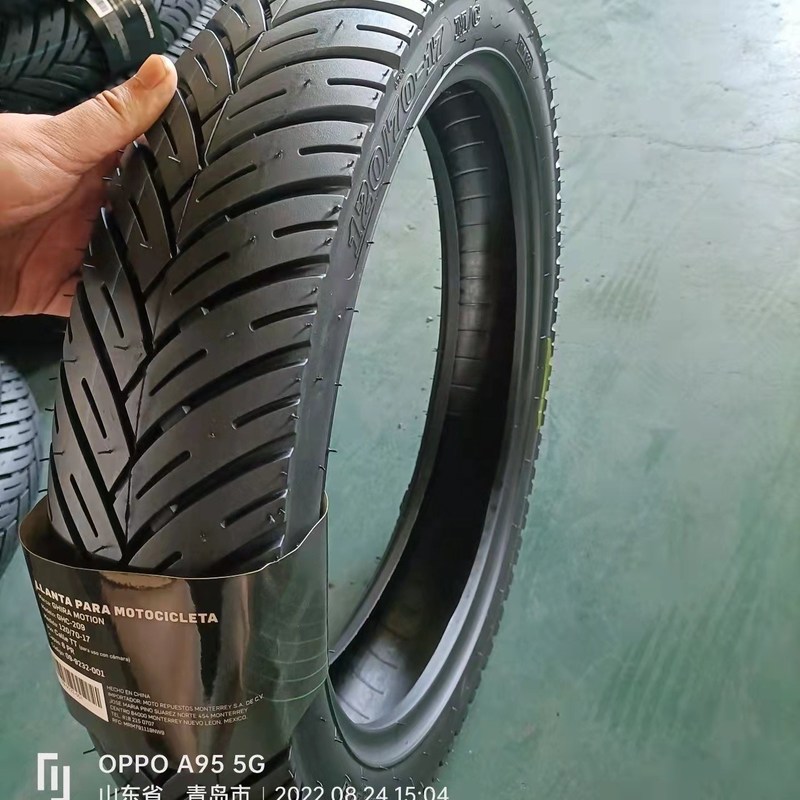 Roues de motocyclettes pneus 120/70-17 boîtier de pneus et durable Ply Rating avec performance