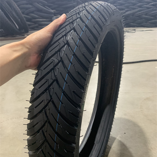 5000 pièces par jour Capacité de production Pneus de moto sans tube 110/80-18