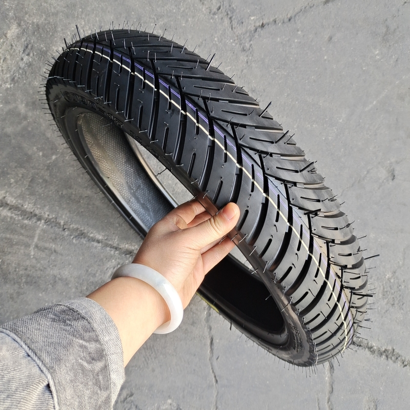 Noir 90/90-17 Ply Rating 6PR/8PR Roue arrière pneu de moto pour pièces de rechange de moto