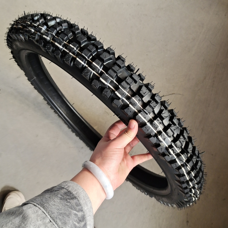 Nature caoutchouc acier nylon 2.75-21 Hlm pneumatiques de moto à semi-chaud pour le tour de montagne