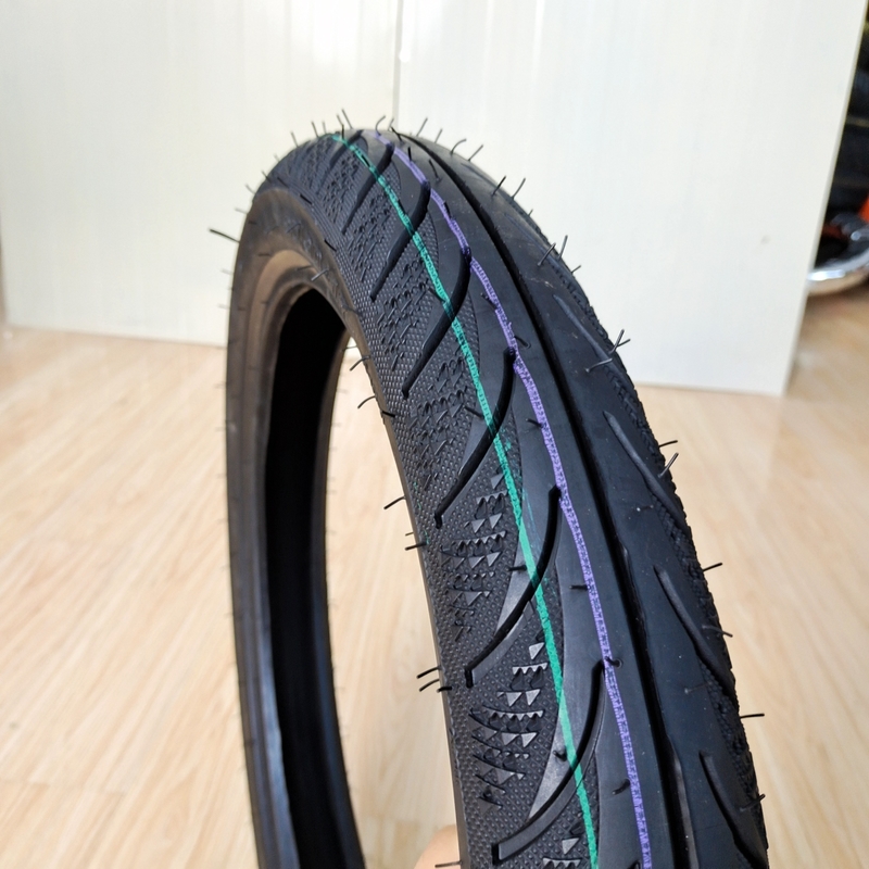 Taille du pneu 80/90-17 Pneus pour motocyclettes destinés aux importateurs de Qingdao