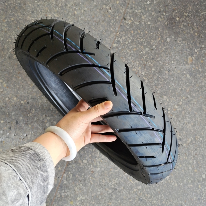 Super 110/80-17 Pneus de moto avec 35% à 55% de caoutchouc et boîtier résistant