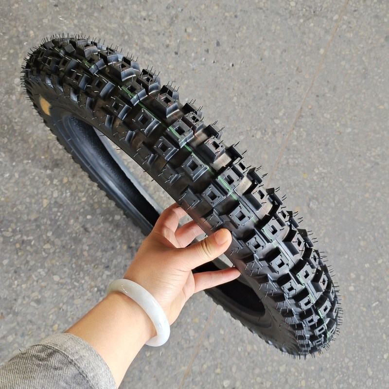 Fournisseur de pneus de moto 3.00-17 avec matière première en caoutchouc naturel acier nylon