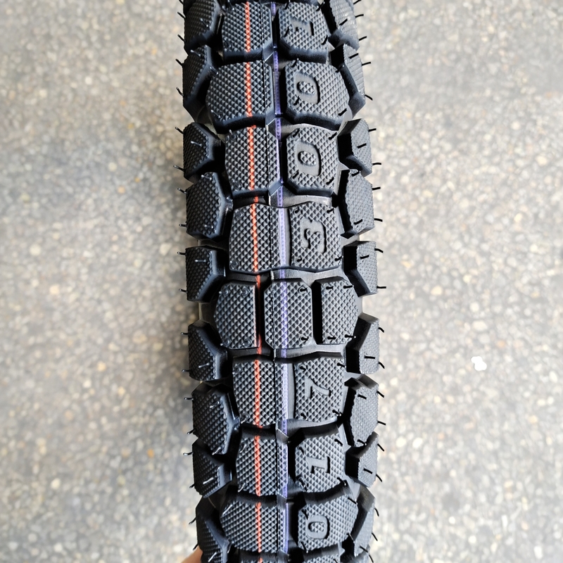 Vente directe de pneus de motocyclettes de 300*17 à Qingdao, avec une cote de pliage de 6PR/8PR