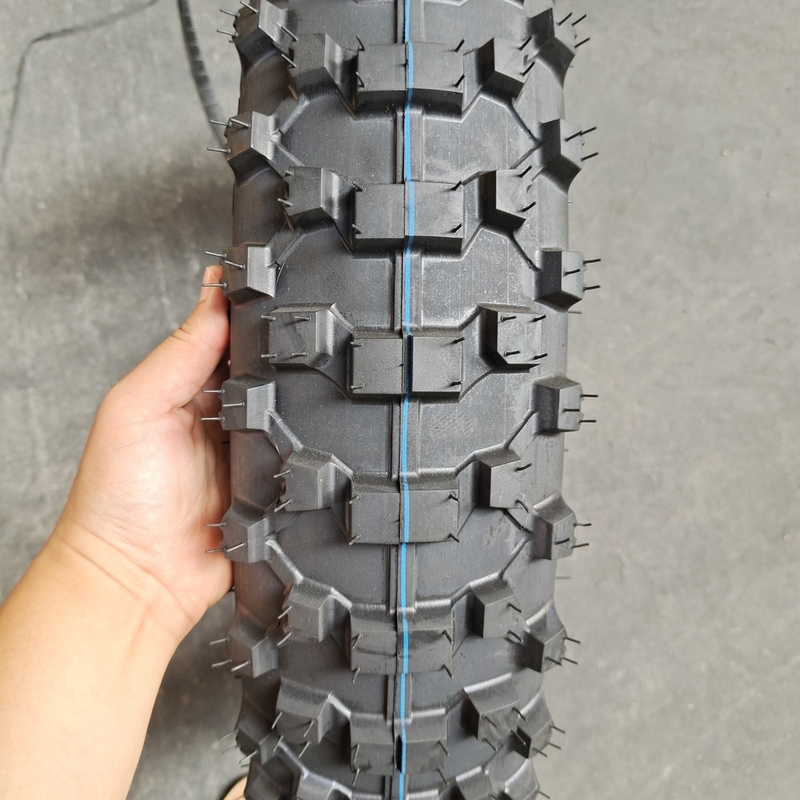 Pneus de moto 120/80-18 Pneus sans tube avec 35% à 55% de caoutchouc et OEM acceptable