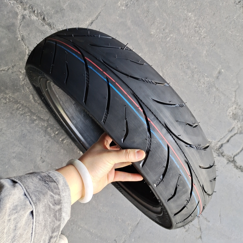 6pr/8pr Pneus sans tube 140/70-17 pour motocyclettes avec OEM acceptable et Ply Rating 6pr/8pr