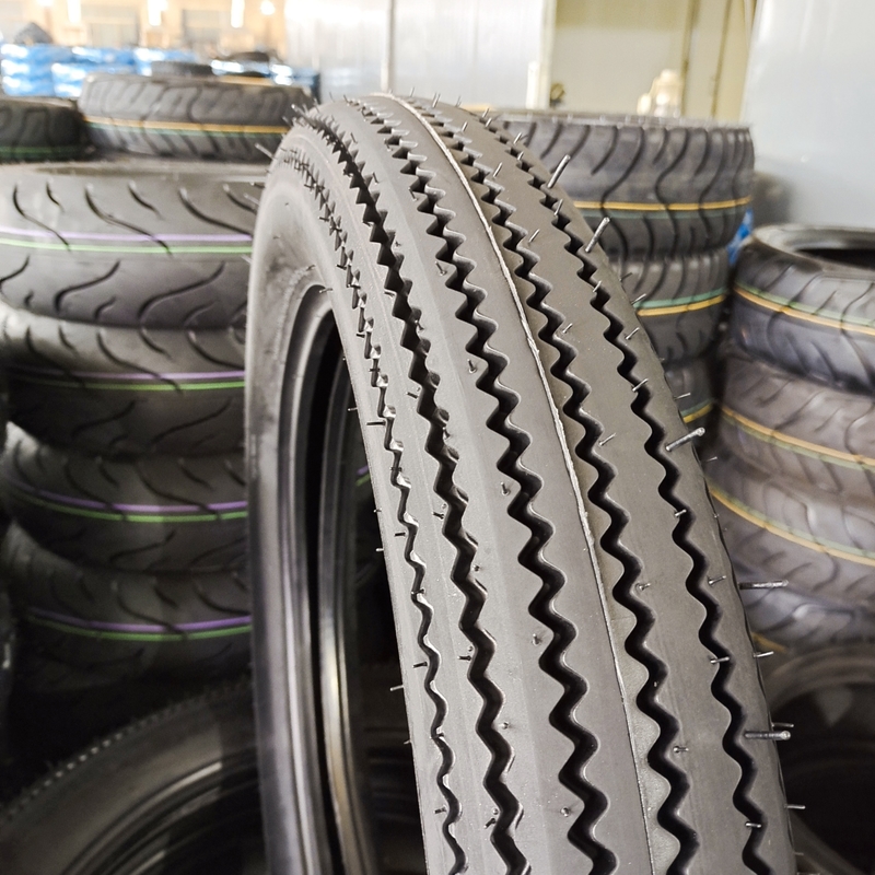 4.50-18 4.00-19 4.50-19 5.00-17 Pneus de moto avec délai de livraison dans les 25 jours