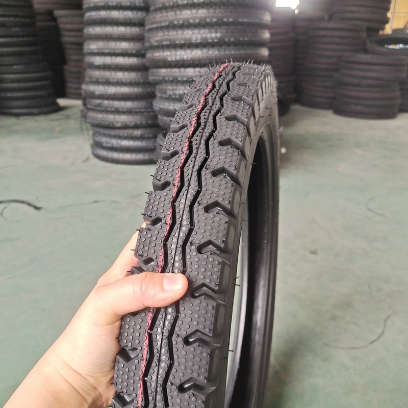 2.70-17 2.75-17 2.75-18 3.00-17 3.00-18 pneu de moto sans tube avec acier et nylon