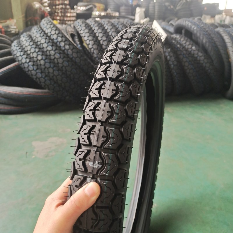 L'expérience supérieure de Natrual caoutchouc pneus de motocyclettes 3.00-17 6PR/8PR Ply Rating