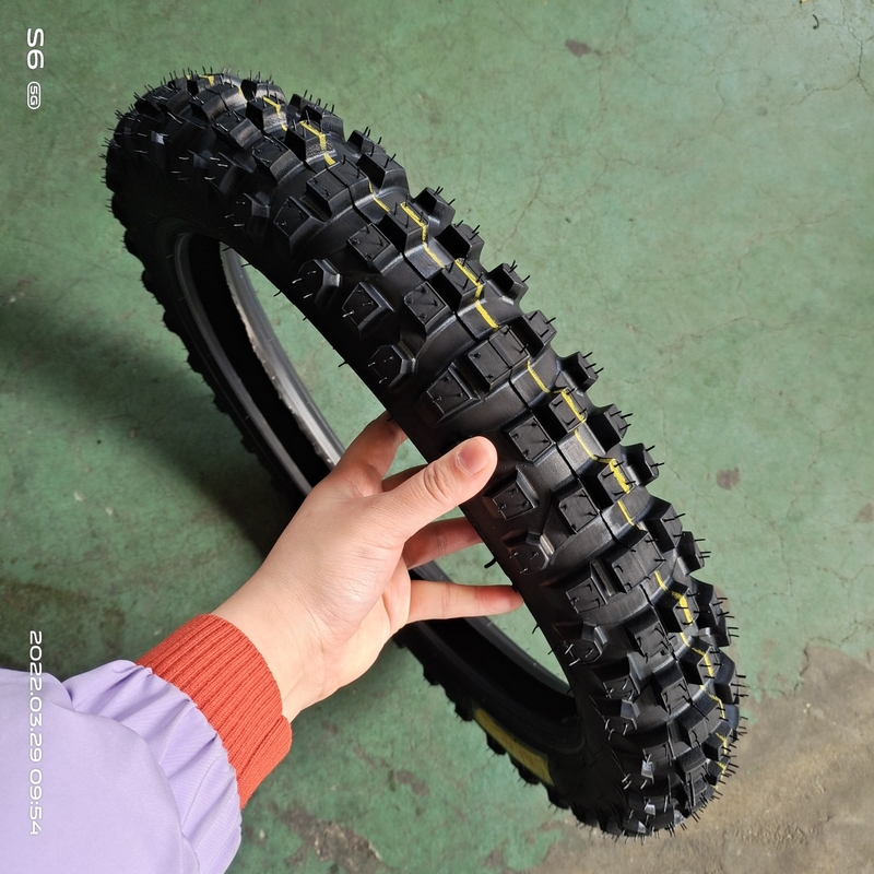 Fournir des pneus de motos sans tube lourds pour votre port de chargement