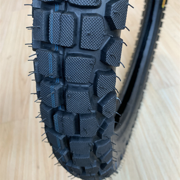 3.00-18 Pneus pour roues de moto pour le marché africain Délai de livraison dans les 25 jours Durable