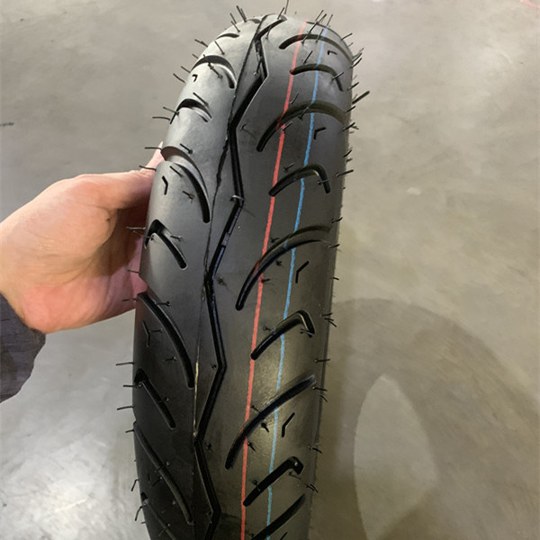 Contenu en caoutchouc de 35% à 55% Herschel pneus de motocyclettes 3,50-10 pour les besoins du client