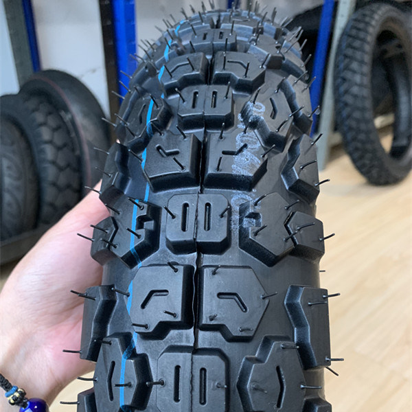 Pneus à moteur abordables 90/90-18 avec boîtier et 35% à 55% de caoutchouc