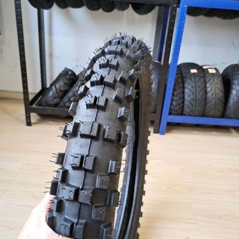 80/100-21 Pneus naturels en caoutchouc pour motos L'équilibre parfait entre performance et durabilité