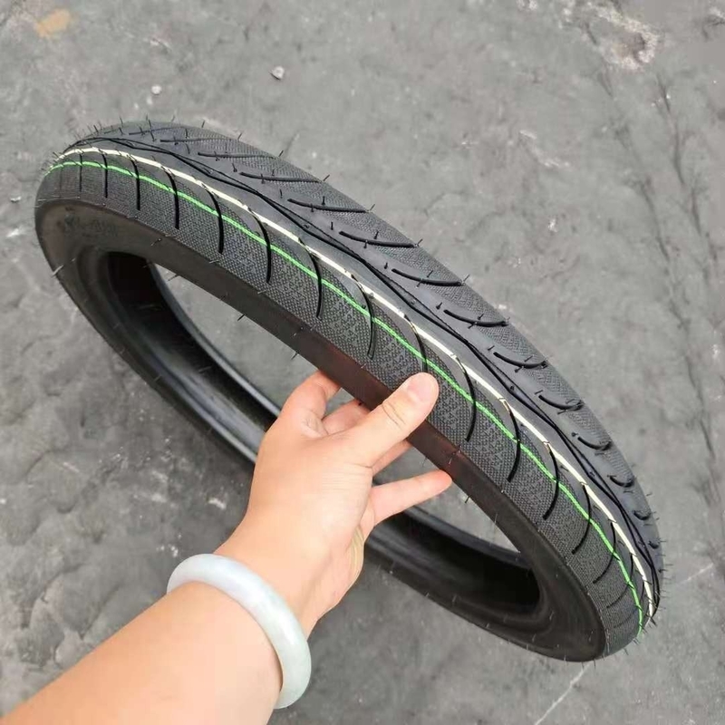 2.75-18 Pneus de moto avec boîtier et teneur en caoutchouc de 35% à 55%