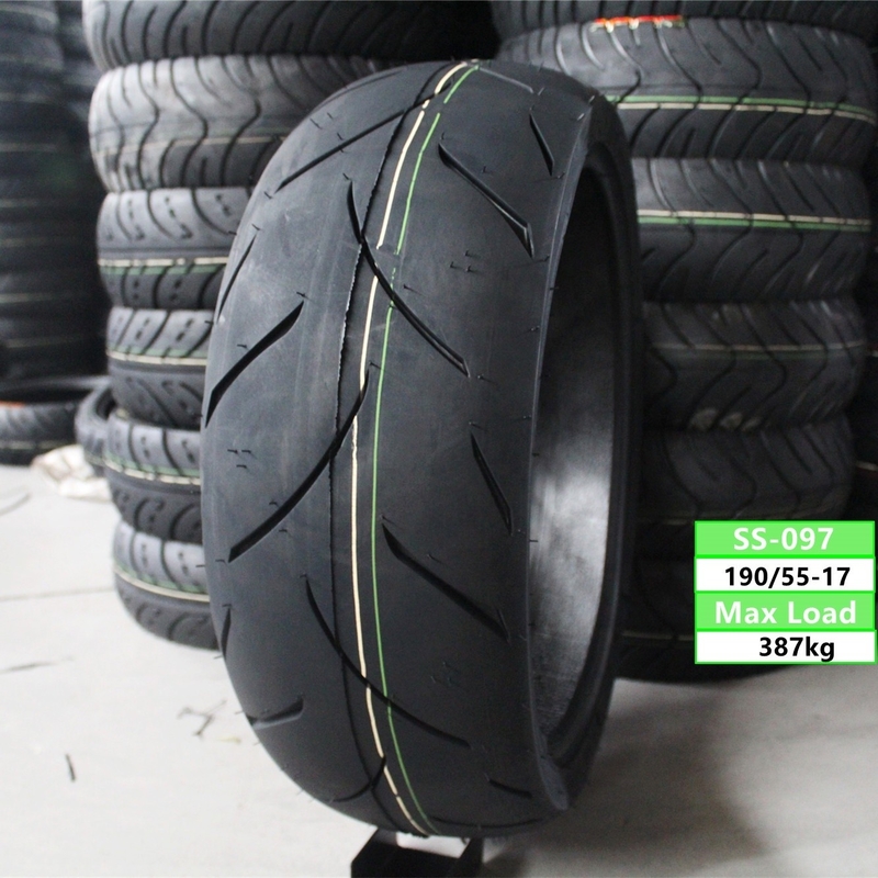 Contenu en caoutchouc de 35% à 45% 190/55/17 Pneus de motocyclettes Pneus sans tube 190/55/17 pour Superior