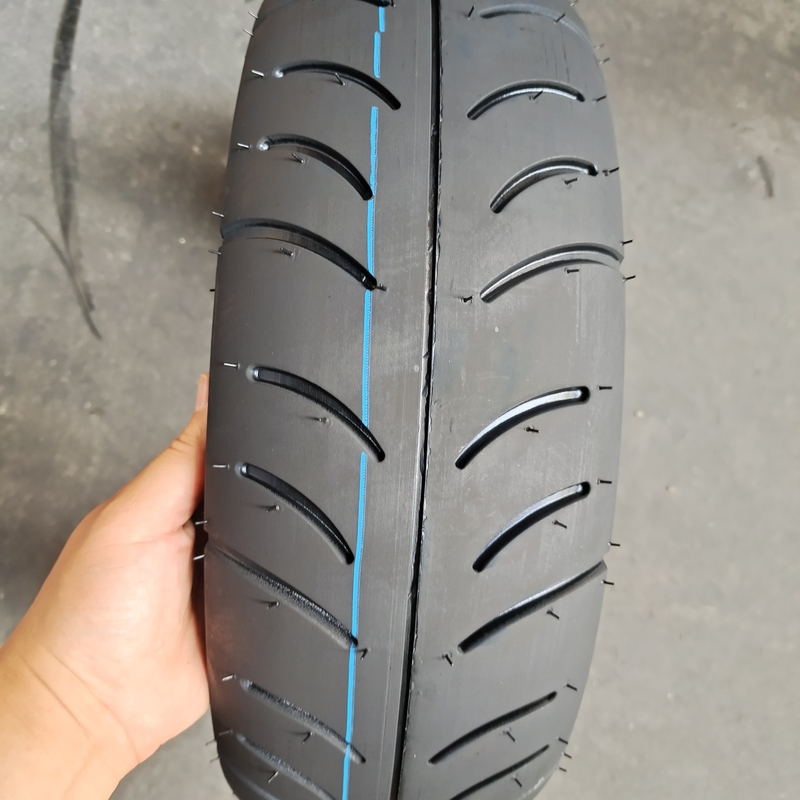Résistance à la traction 10,5 Pneus de motocyclette/Pneus 130/60-13 TL pour et Capacité de production
