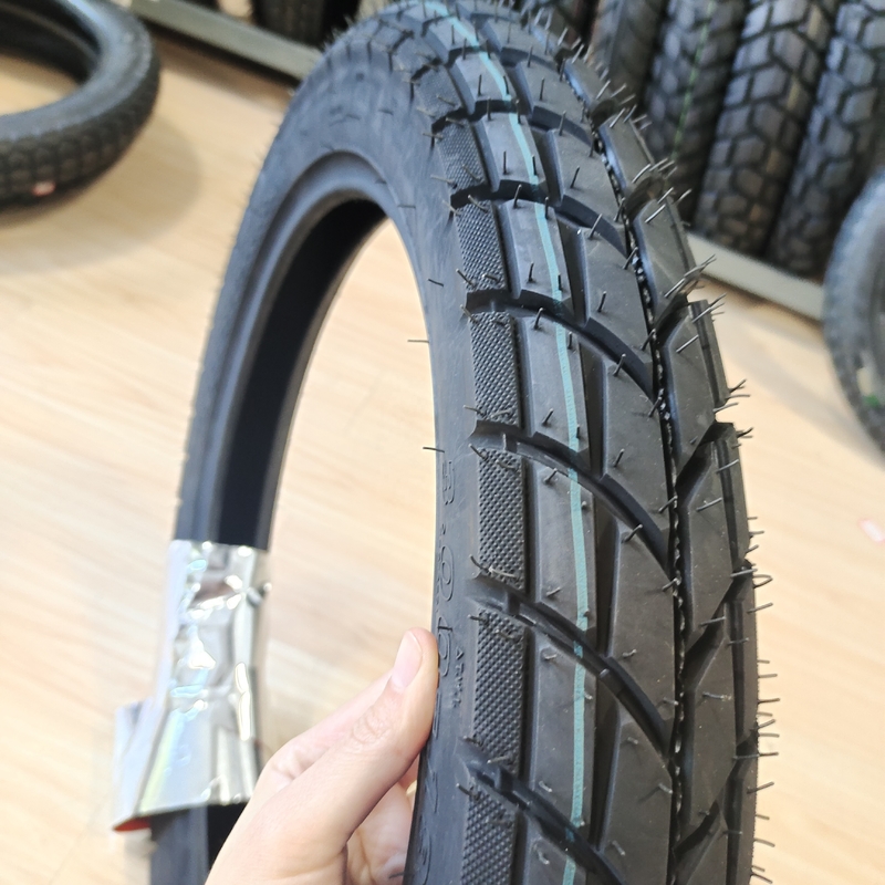 Port de Qingdao 17 pouces hors route pneus de moto Deep Design Pattern 325-17 350-17 300-17
