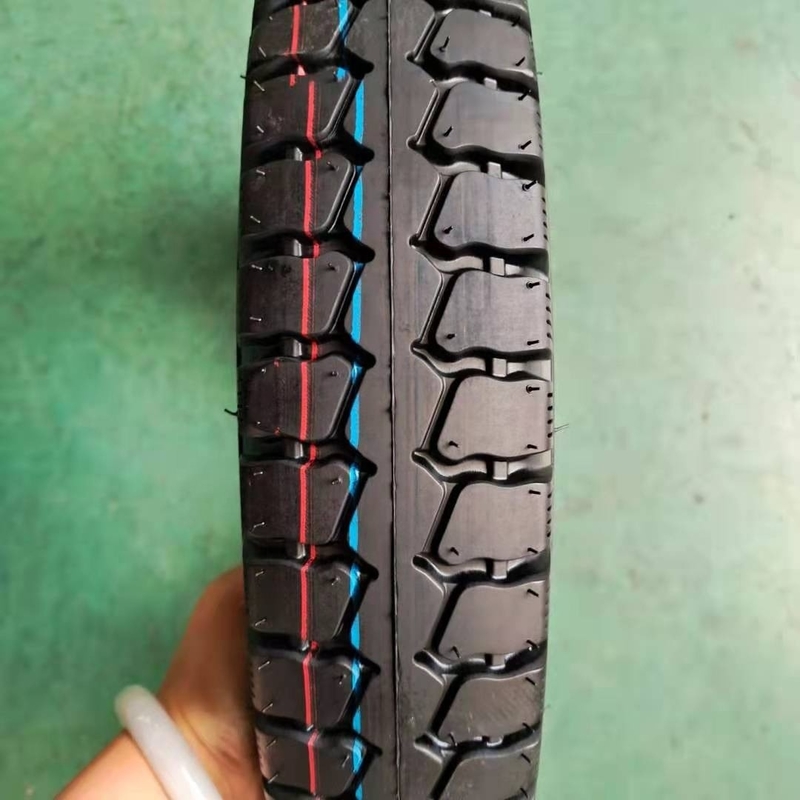 Pneus de motocyclettes 450 12 pour le chargement du port de Qingdao avec 35% à 55% de caoutchouc