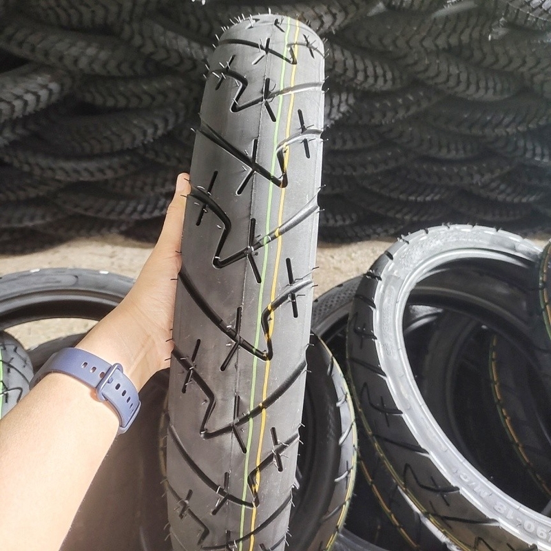 Remplacement/réparation de pneus de moto 90/90-18 avec une capacité de production de 5000 pièces par jour
