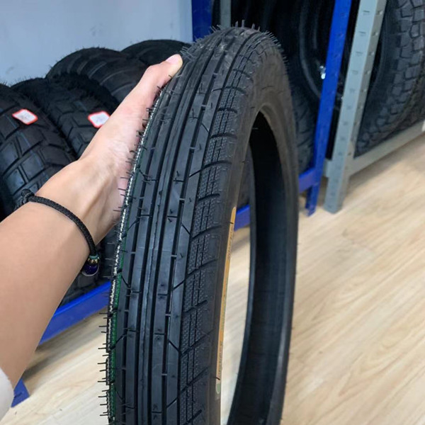 Marché africain 2,50 17 pneus de moto avec une durée de vie de 20000 KM