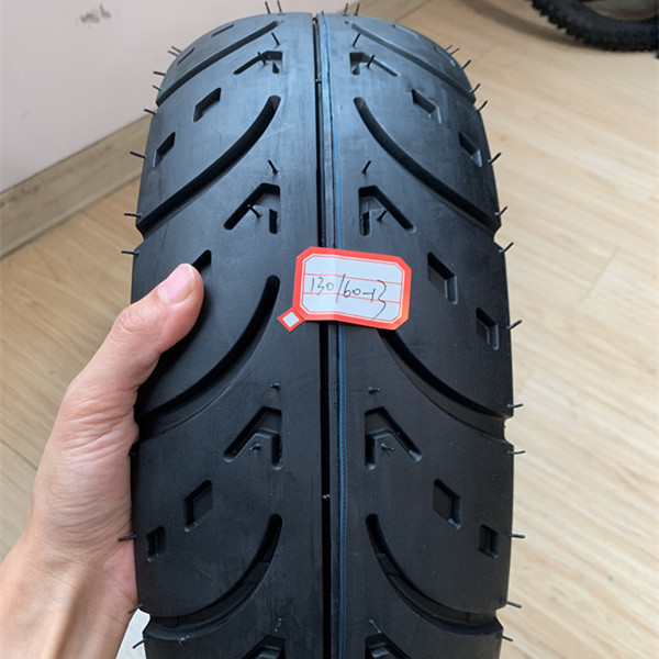 Machine de changement de pneus de moto professionnel 130/60-13 avec résistance à la traction 10.5