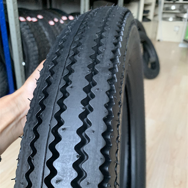 3.25 19 Pneus de moto avec port de chargement Qingdao et durée de vie de 20000 KM