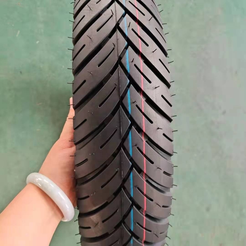 35% à 55% de teneur en caoutchouc Les pneus de moto 120/70 17 sans tube pour votre moto