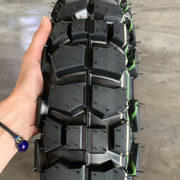 Pneus rapides Motocycle 100/90 18 avec résistance à la traction 10,5 et durée de vie 20000 KM