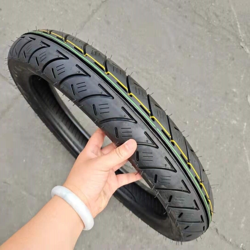 Nature Rubber Tubeless 90/90-18 Pneus de moto avec pièce de rechange Durée de vie 20000 KM