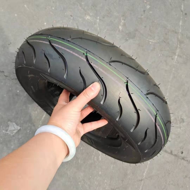 Contenu en caoutchouc de 35% à 55% Pneus de moto 130/90-10 6Pr sans tube pour le marché africain
