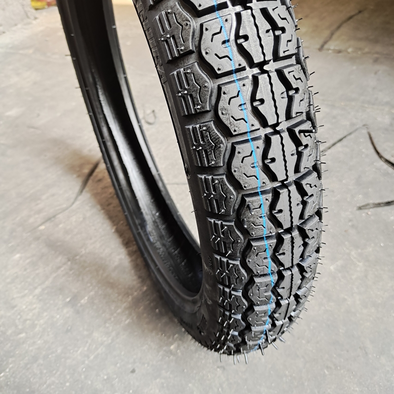 5000 pièces par jour de pneus de moto populaires 90/90-18 avec résistance à la traction 10.5