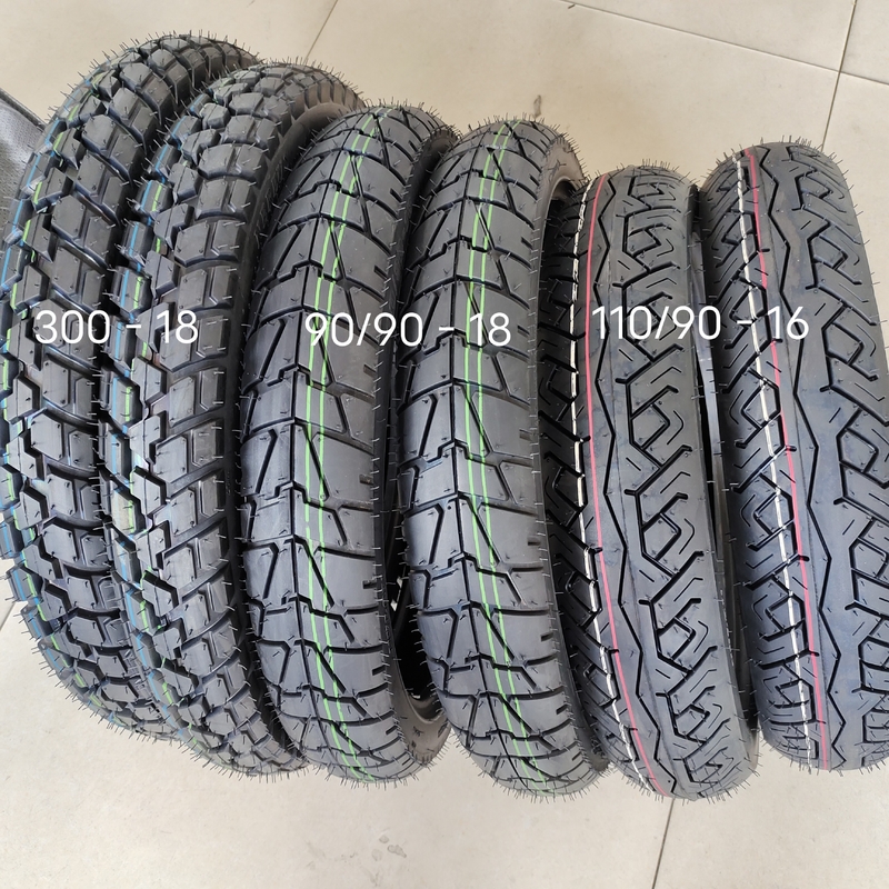 90/90-18 90/90-17 110/90-16 110/90-17 100/90-17 Pneus de moto sans tube Propriétaire 300-18
