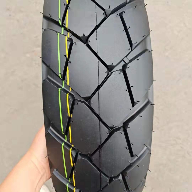 Le modèle de conception approfondie du pneu de moto 150/70-17 150/80-17 160/60-17 160/70-17 160/80-17