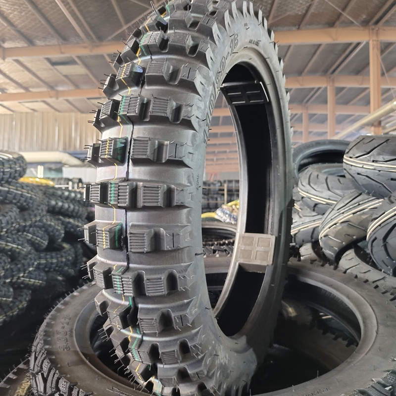 110/90-16 Pneus pour motocycle mrf 110 90 16 pour les acheteurs du Moyen-Orient 35%-45% Contenu en caoutchouc