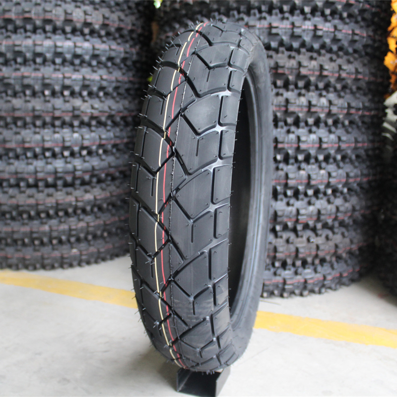 130/80-17 130/80/17 Pneus de moto pour le marché du Moyen-Orient Charge QTY/40'HQ 13000PCS